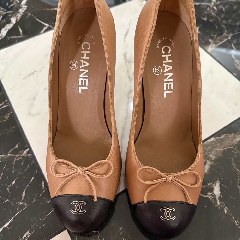Chanel Women's Tan and Black Pumps - Picture 2 of 6